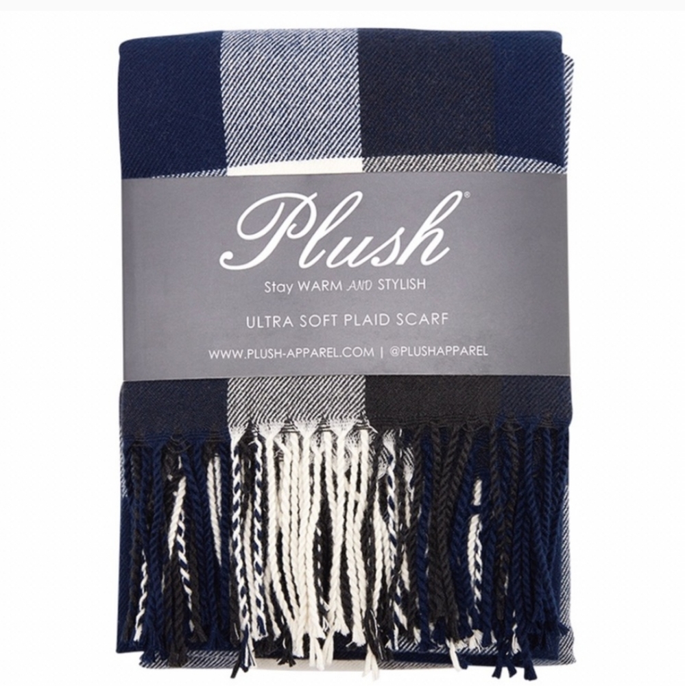 NWT Plush ultra soft plaid scarf